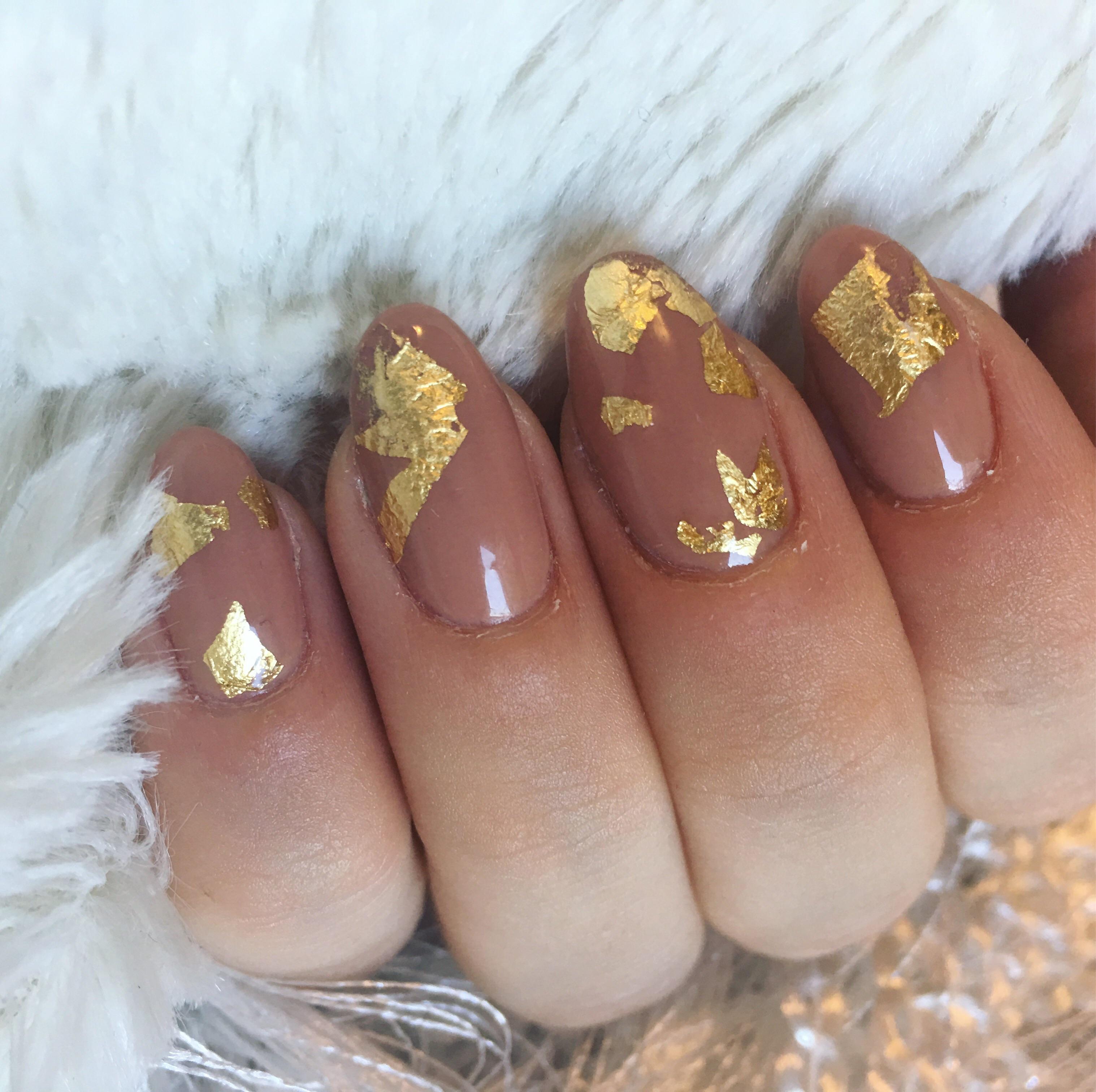 Goldleaf on nails