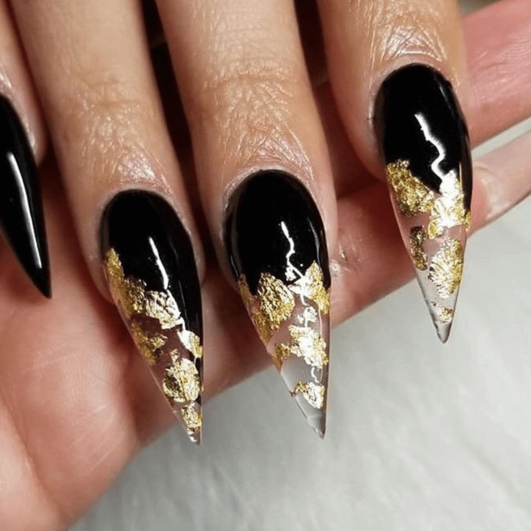 Goldart Nails